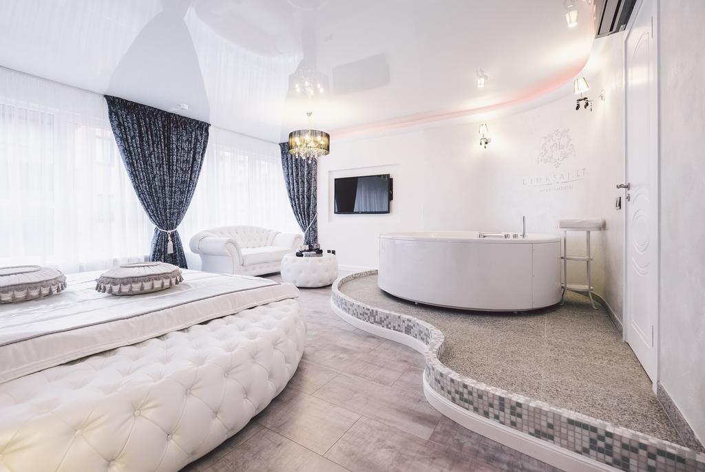 Leilighet Jacuzzi Romantic *
